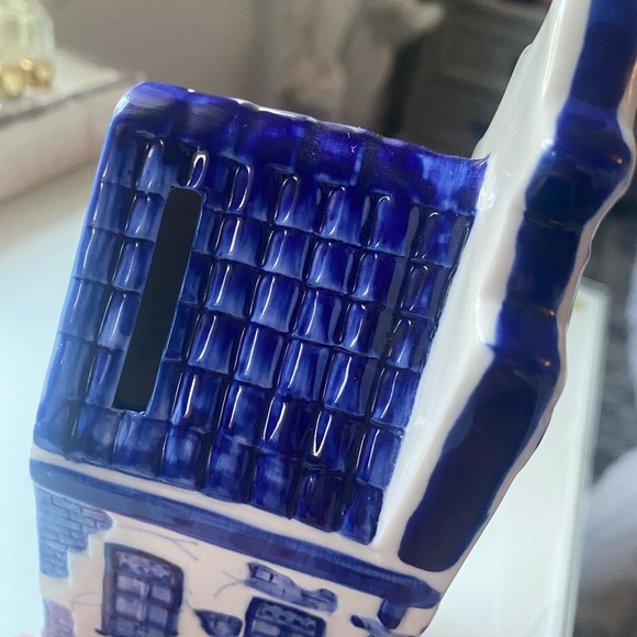 Delft Blue and White Ceramic House Figurine - Picture 6 of 6